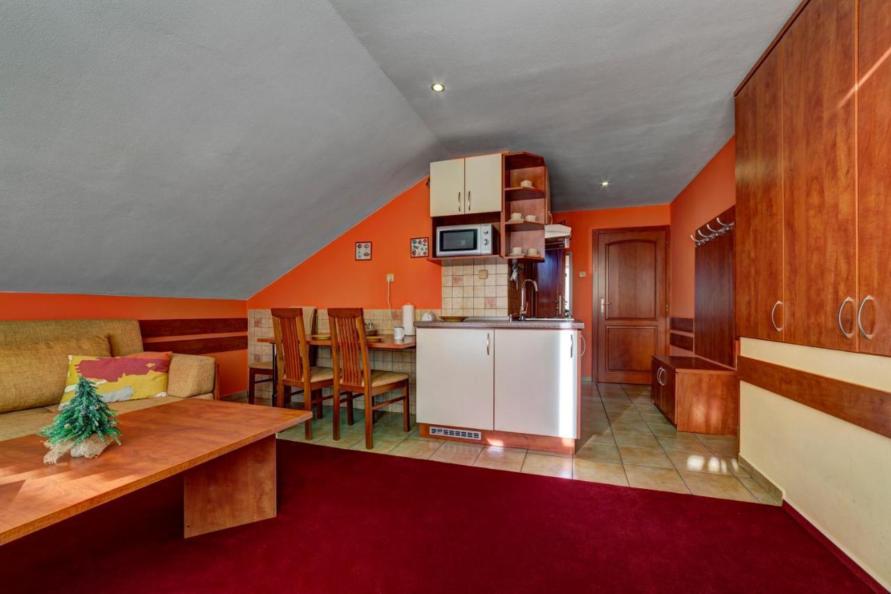 Apartmanovy Dom Slniecko Жьяр Экстерьер фото